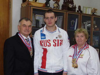 Данила Карпов с наставниками Еленой Ивановой и Владимиром Клиновым
